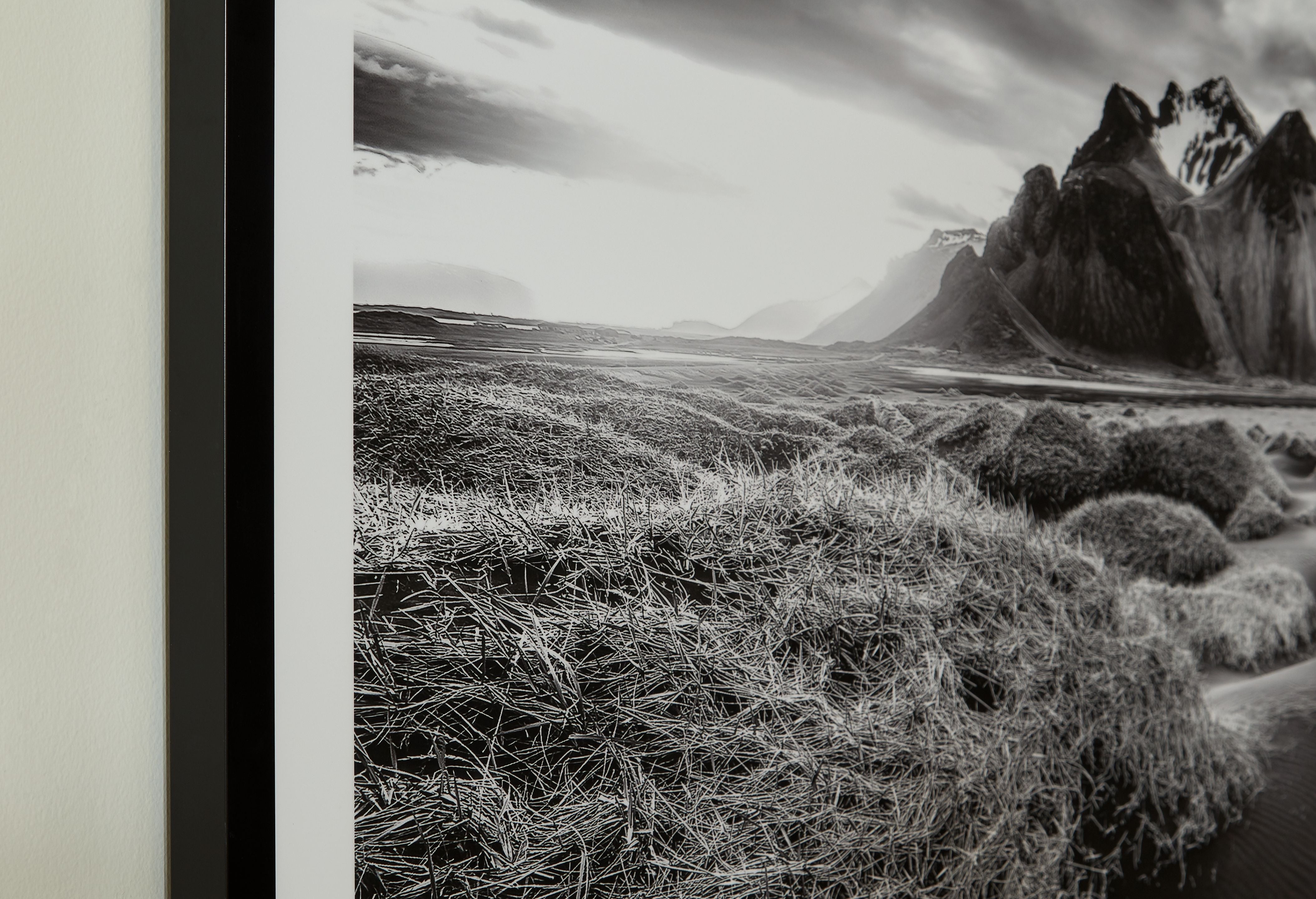 Delstone - Wall Art - Black / White