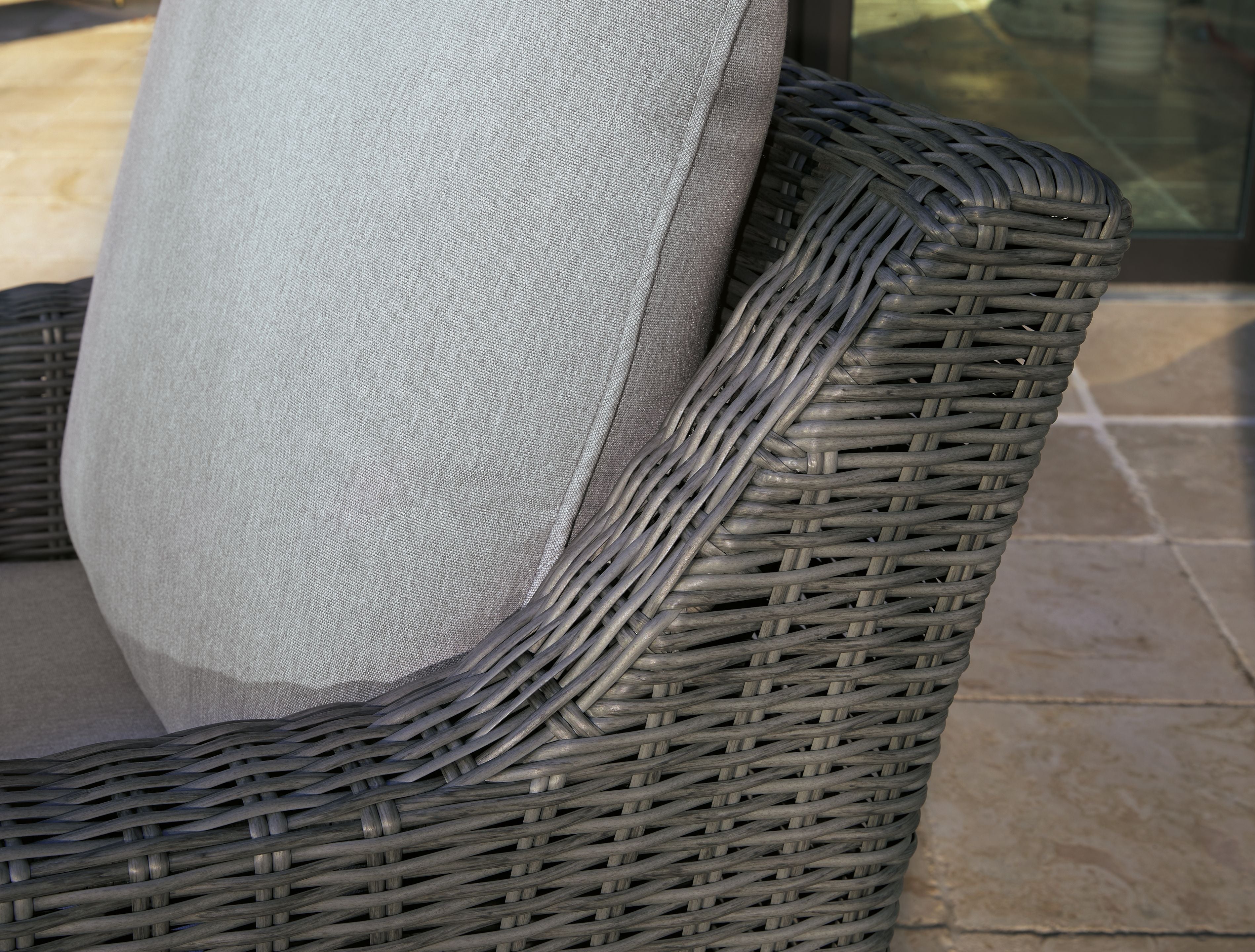 Elite Park - Swivel Lounge w/ Cushion - Gray