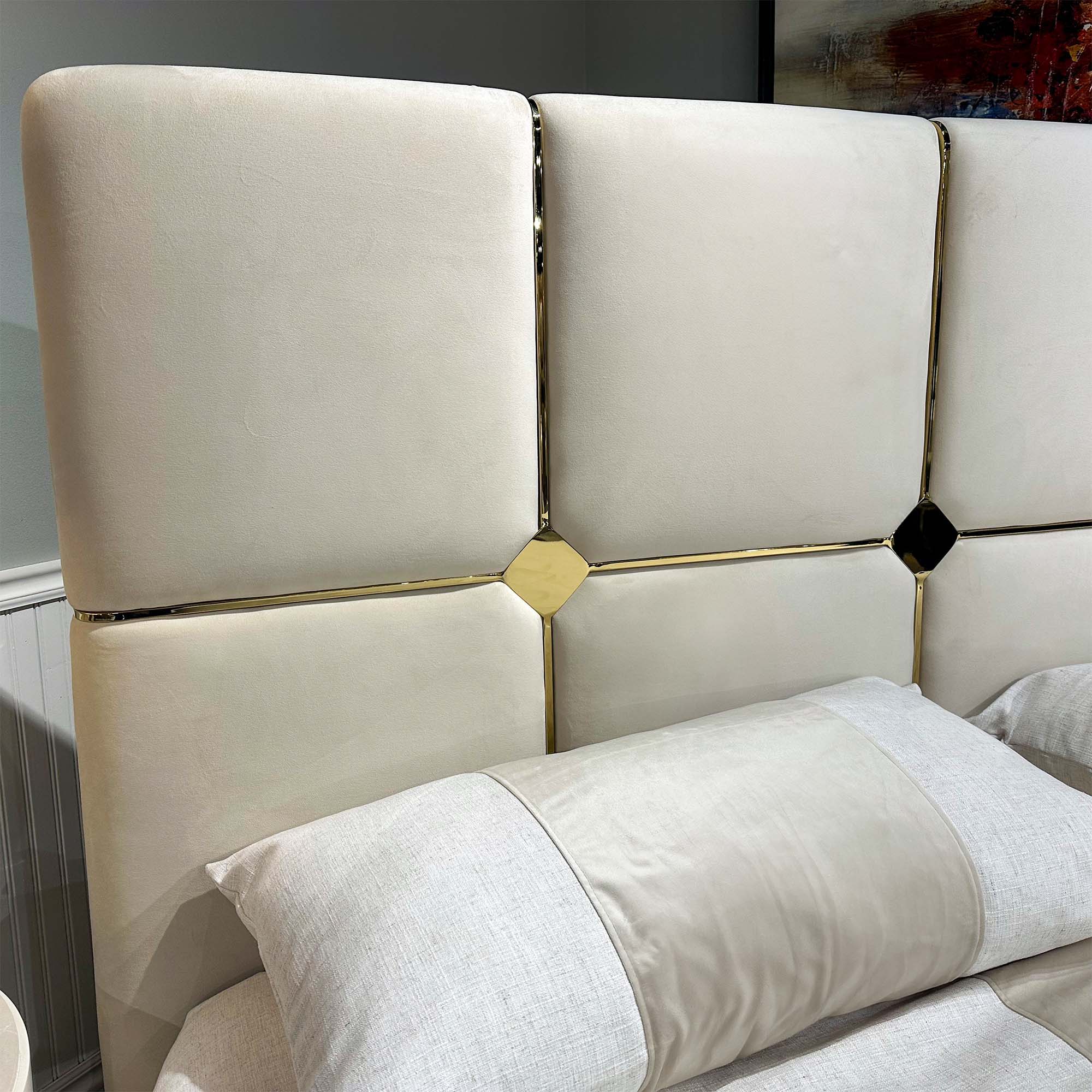 Signature Beds & Benches - Zennia Queen Lift Up Storage Bed - Ivory