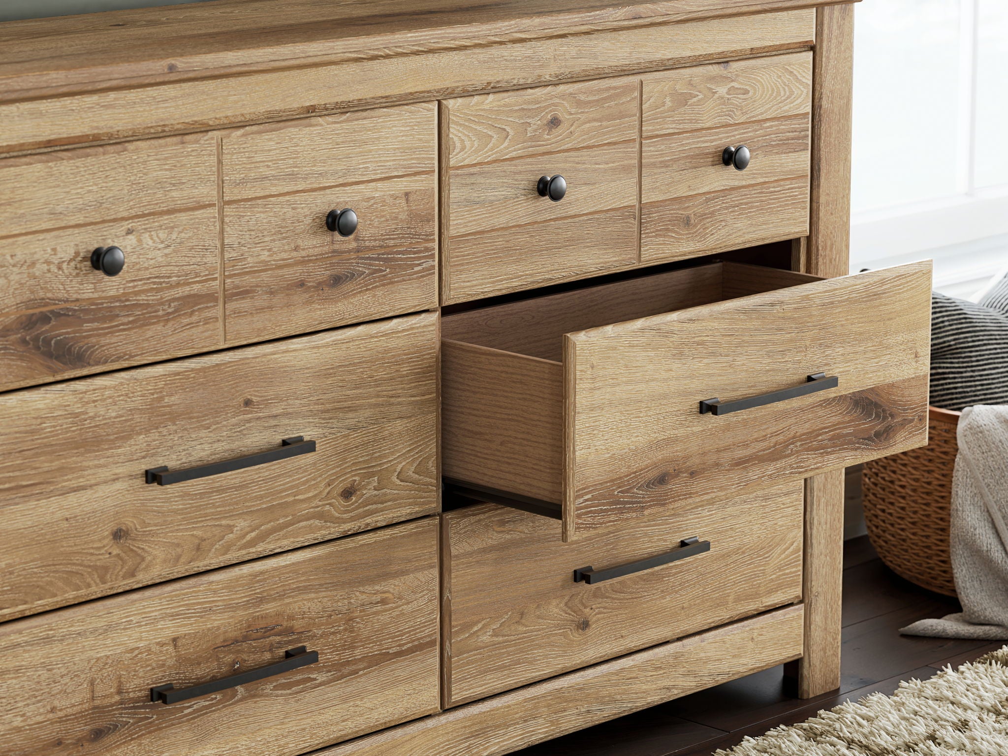 Makidern - Six Drawer Dresser