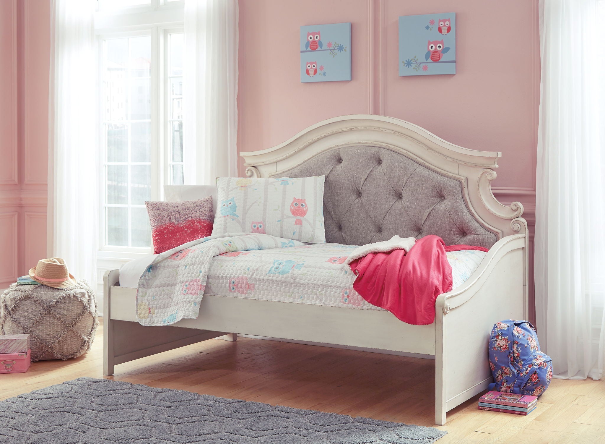 Realyn - Twin Day Bed - Chipped White