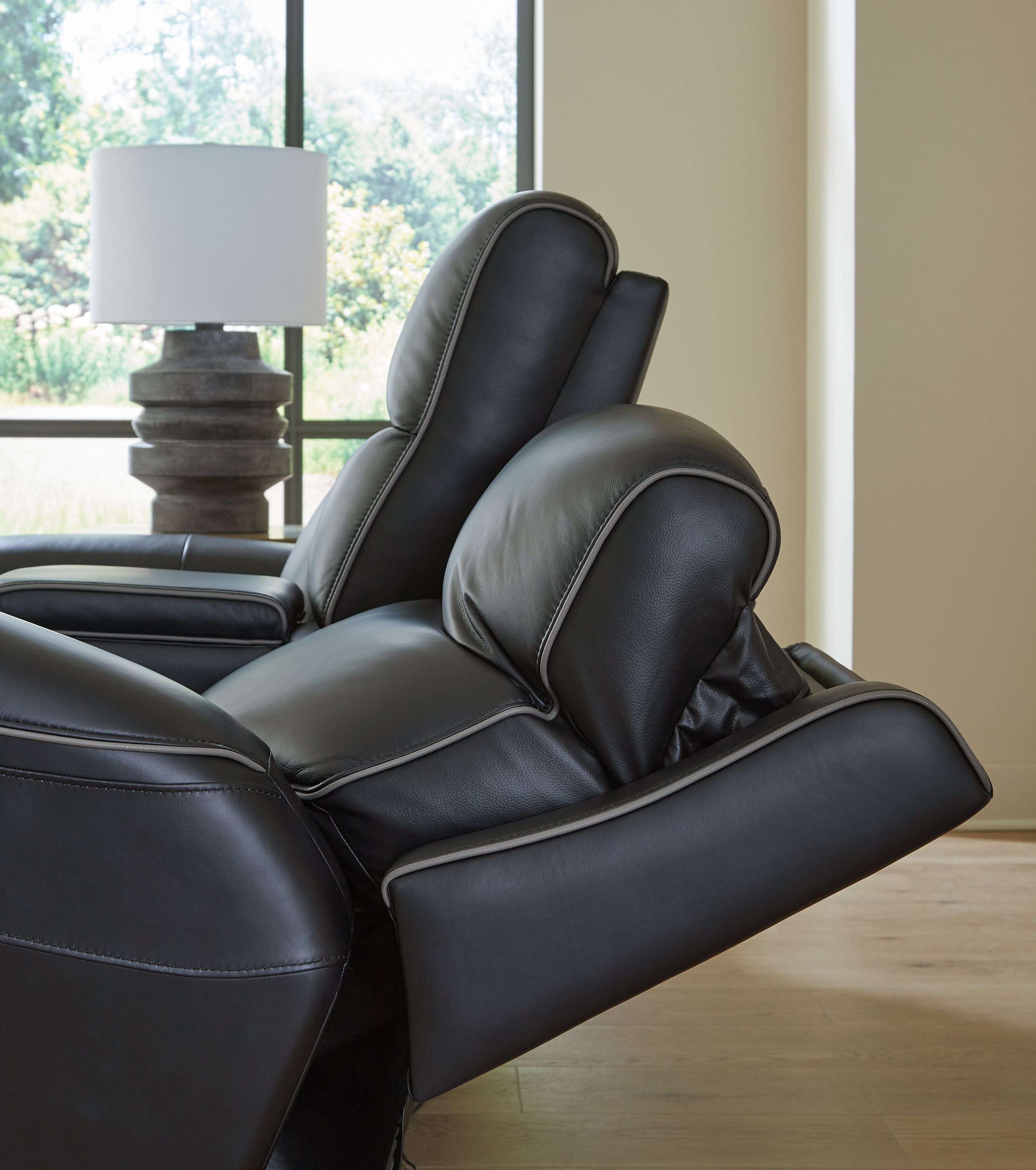 5Z-Comfort - Relaxation - Power Reclining Loveseat with Console / Adj Headrest