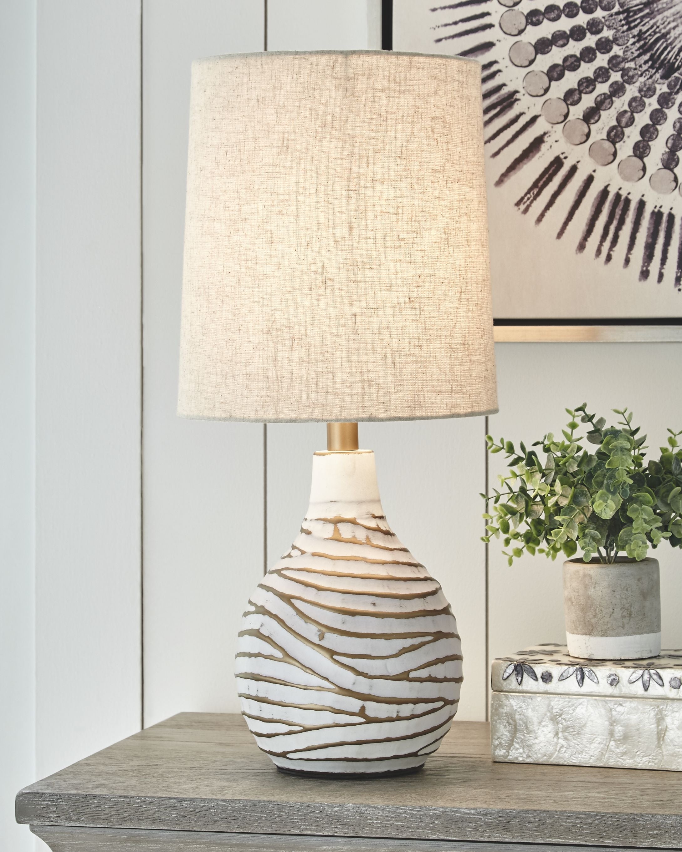 Aleela - Metal Table Lamp - White / Gold Finish