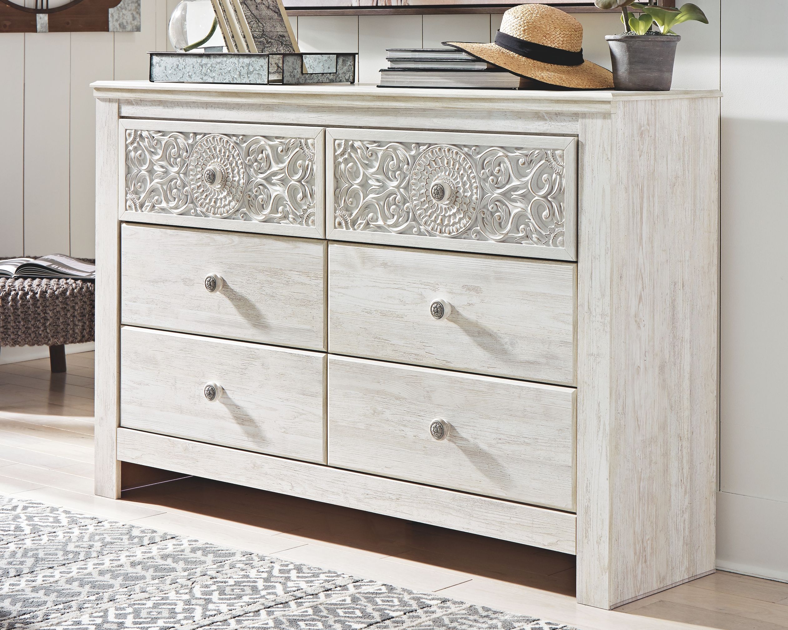 Paxberry - Dresser, Mirror - Medallion Drawer Pulls - Whitewash