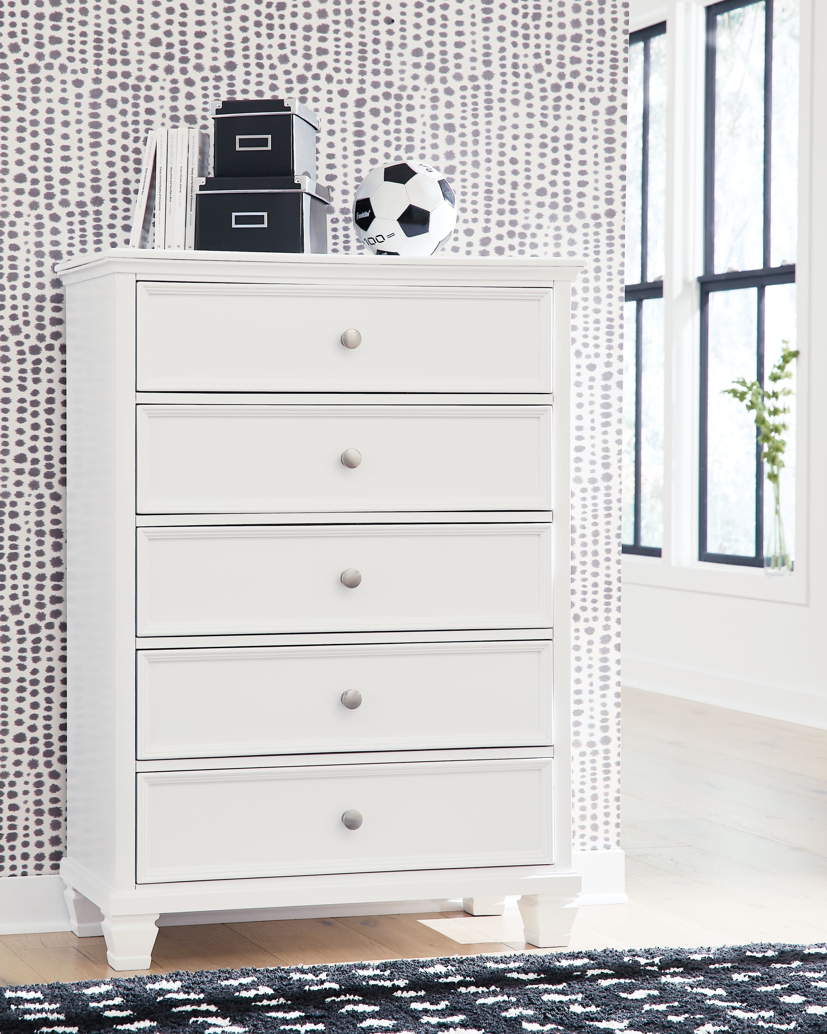 Fortman - Five Drawer Chest - White