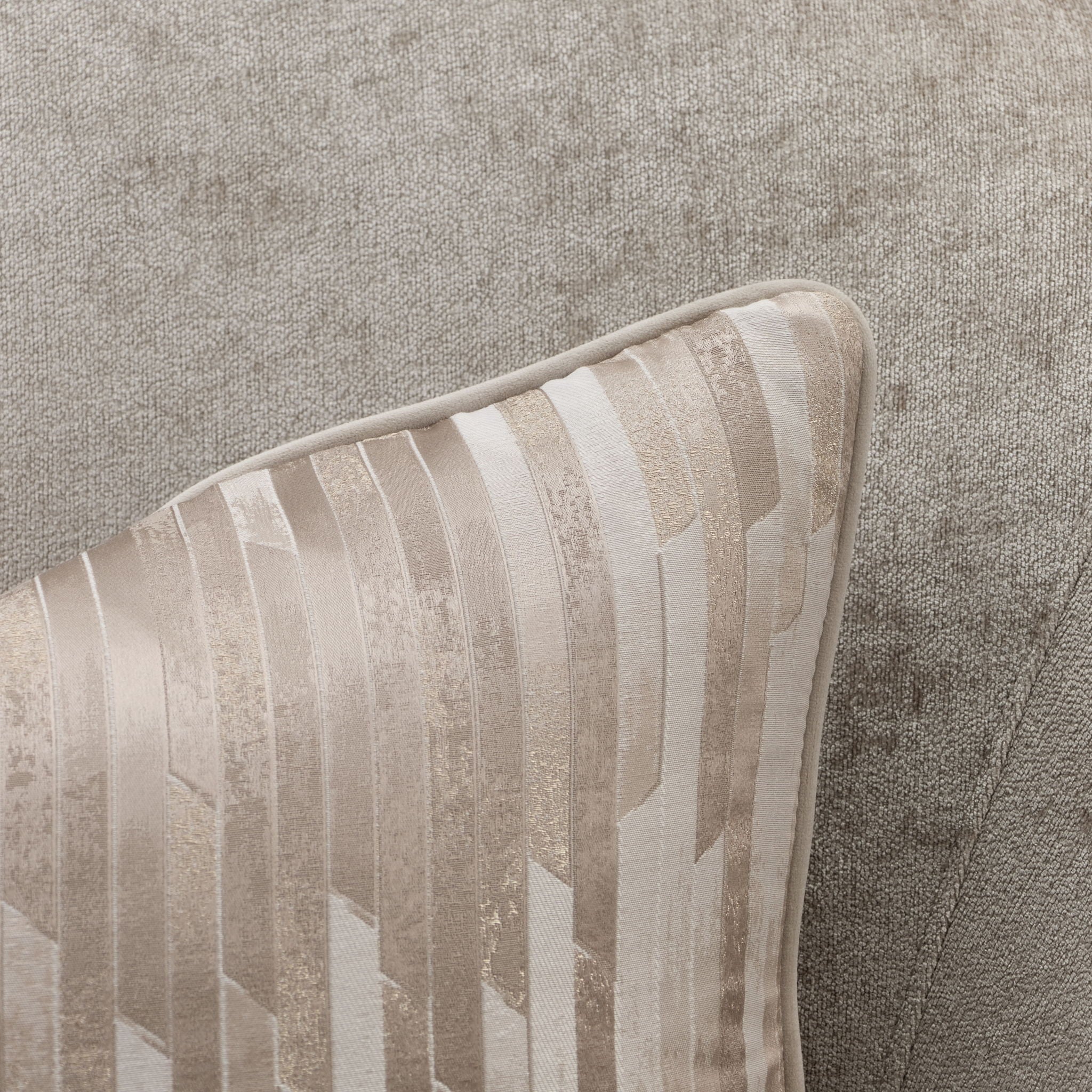 La Rachelle - Swivel Chair