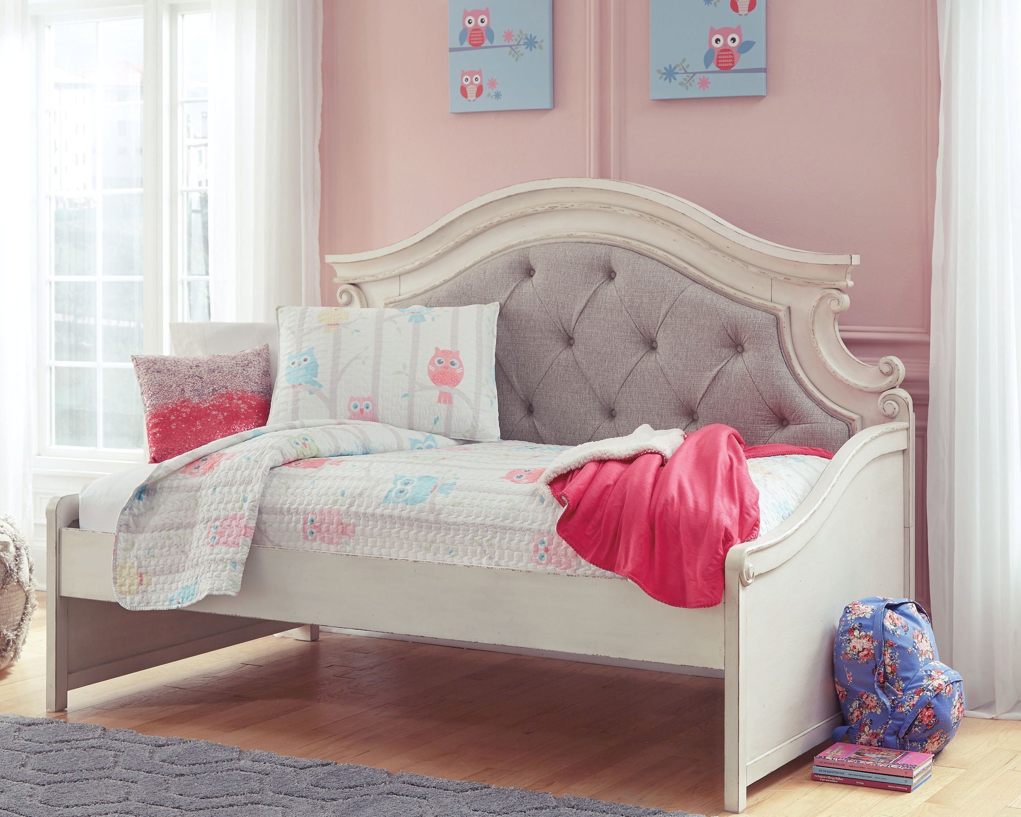 Realyn - Twin Day Bed - Chipped White