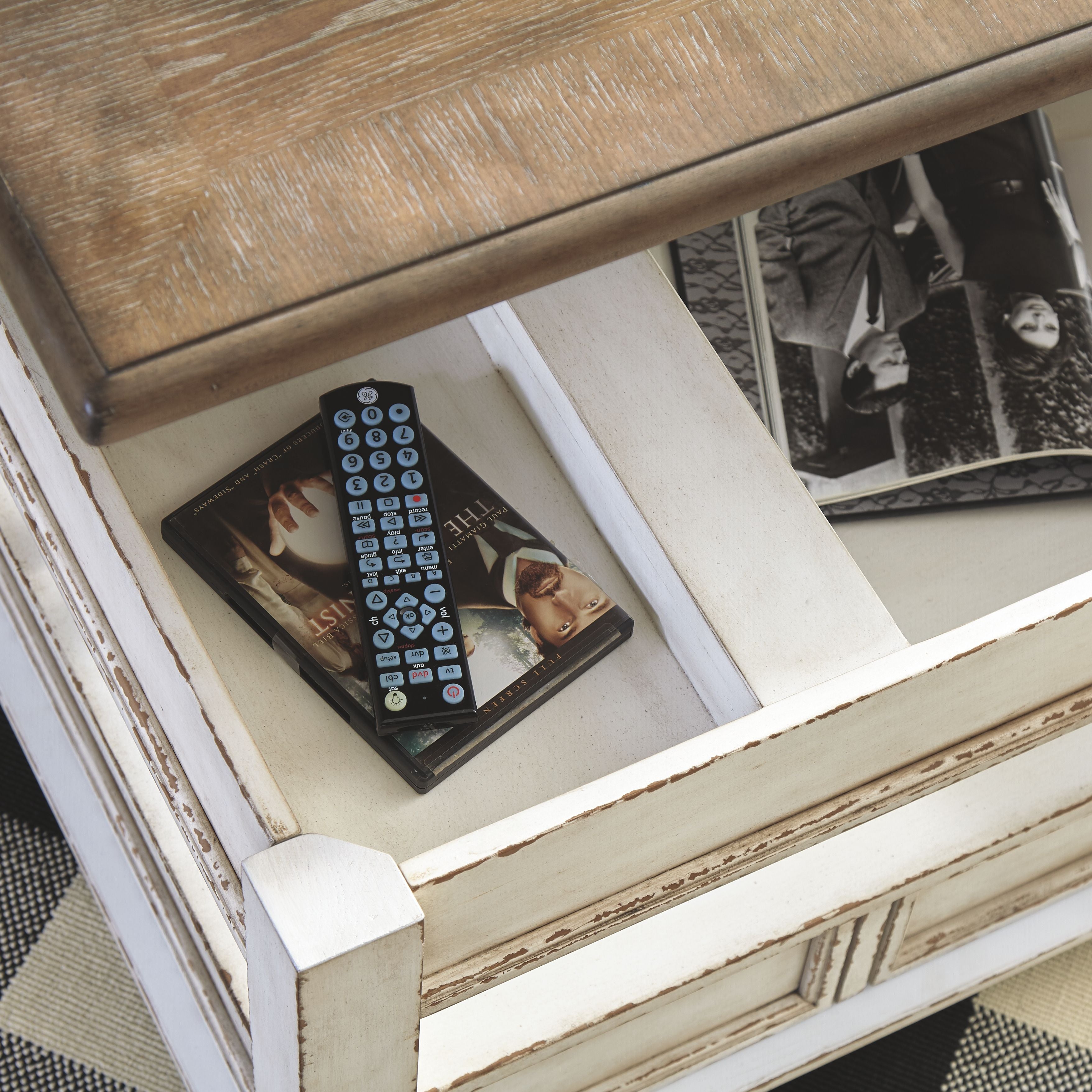 Realyn - Lift Top Cocktail Table - White / Brown