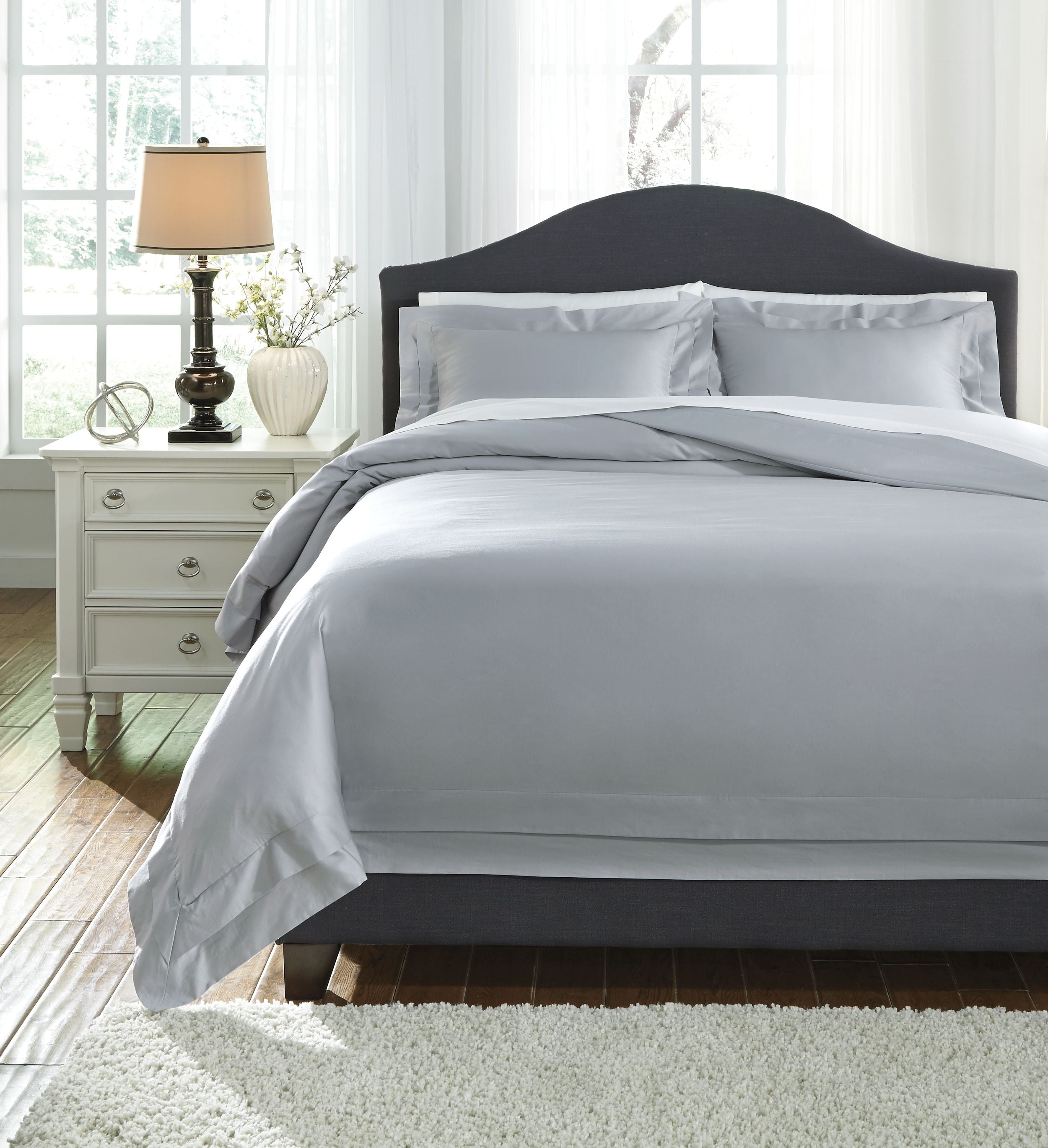 Chamness - Gray - Queen Duvet Cover Set