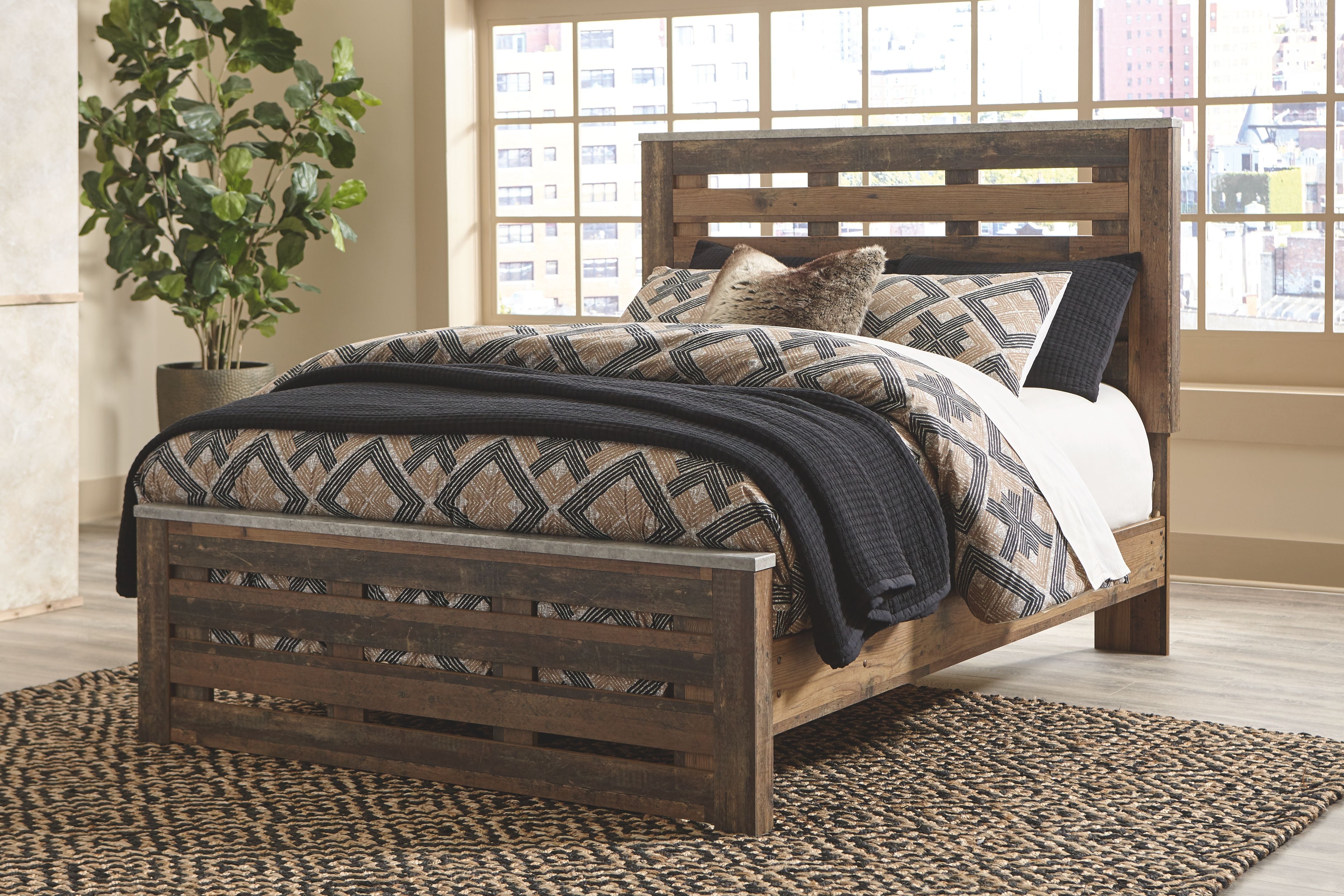 Chadbrook - Brown - Panel Bed