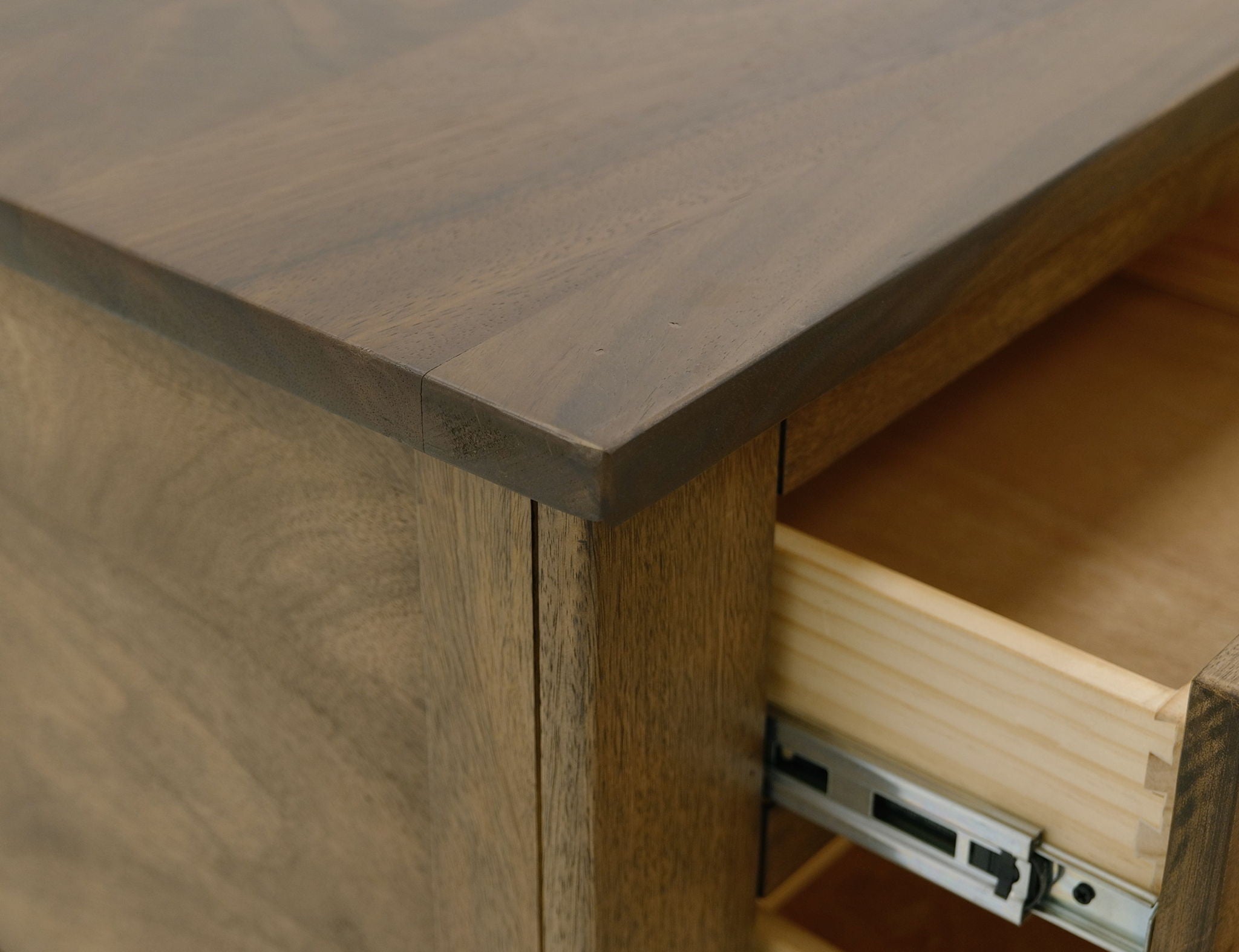 Parota III - Table