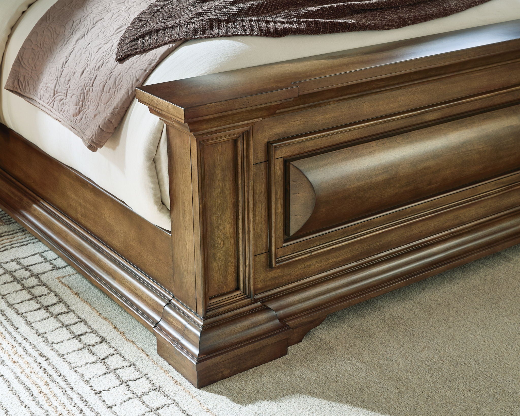 Frantanna - Panel Bed