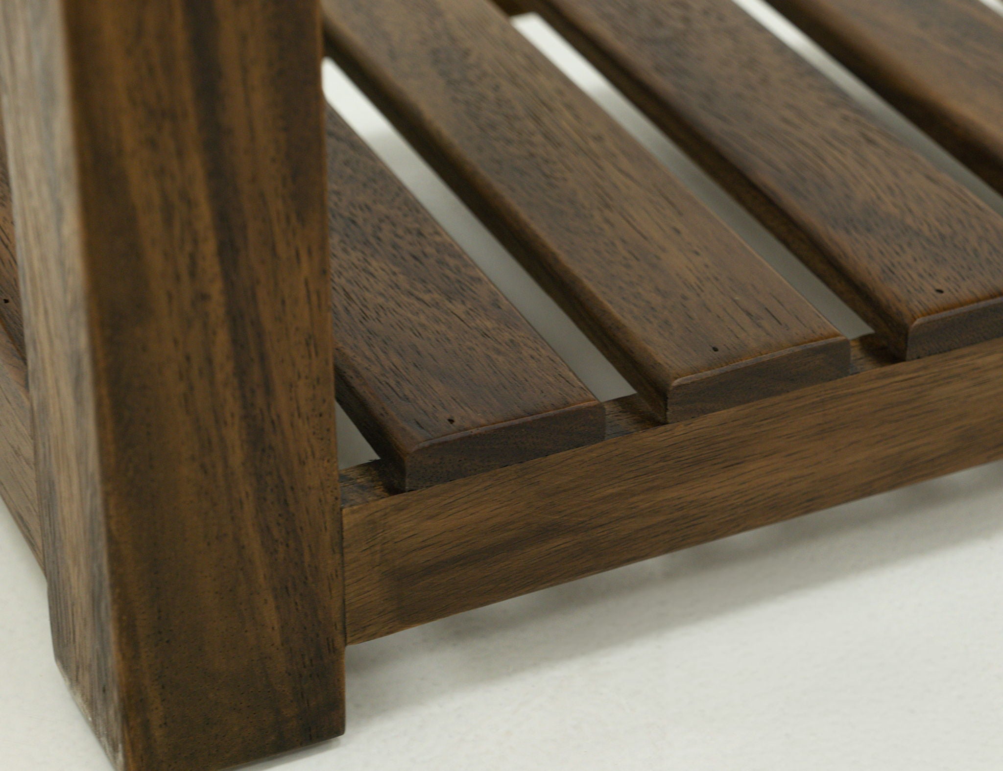 Walnut - Table