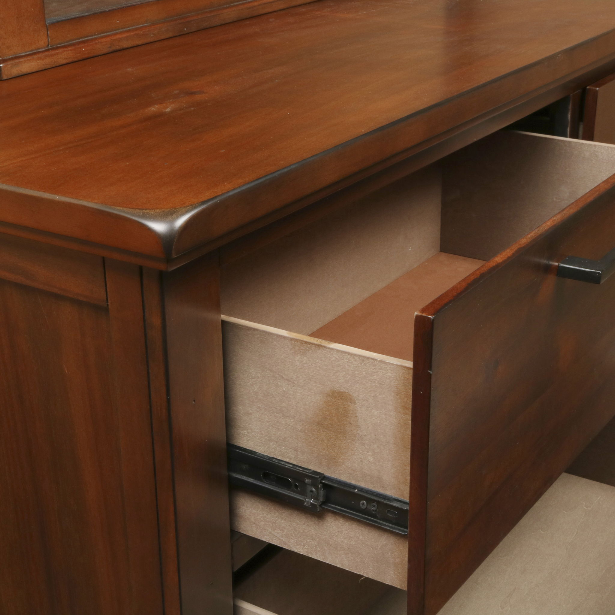 Cagney - Dresser