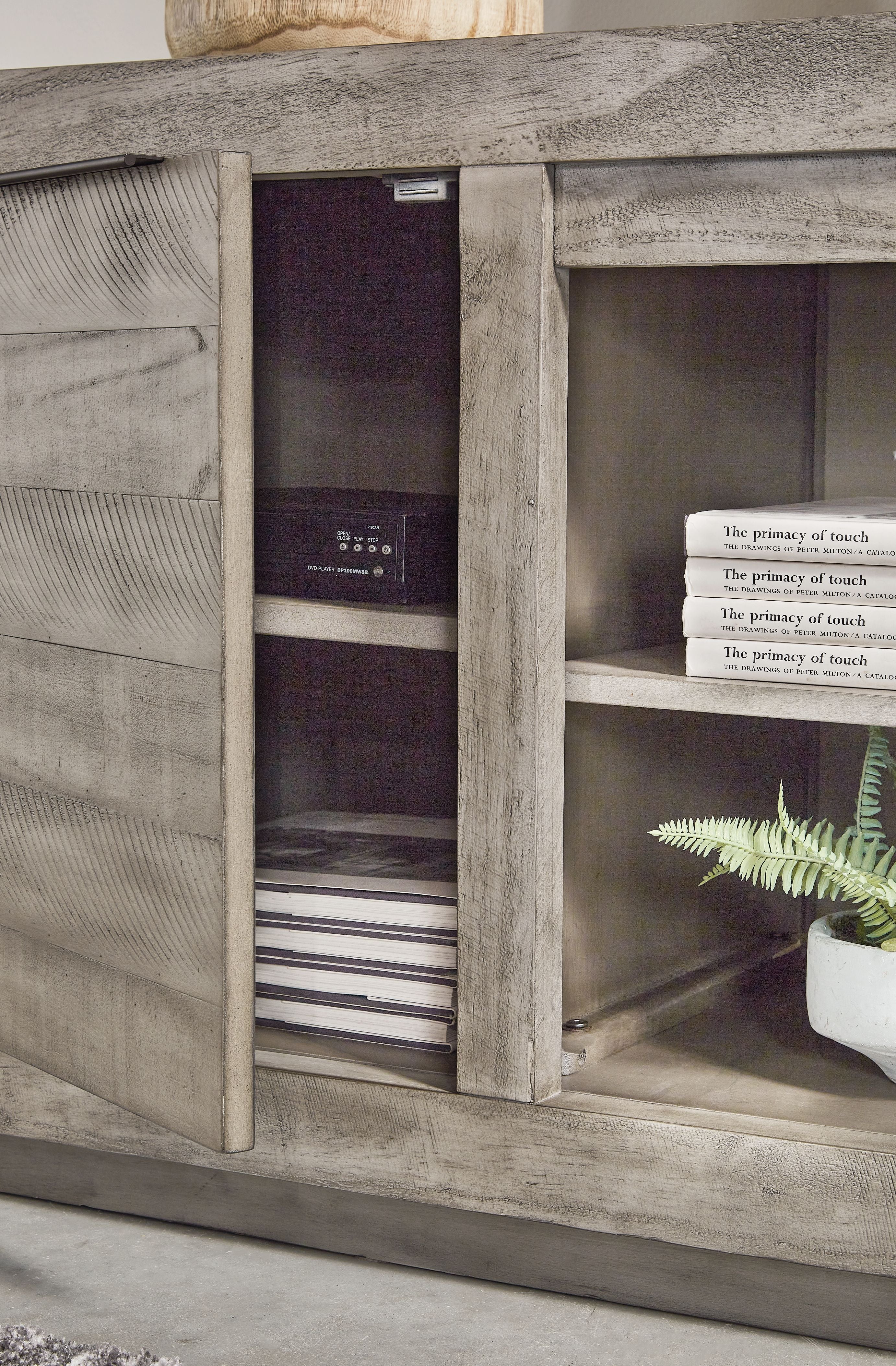 Naydell - XL TV Stand w/Fireplace Option - Gray