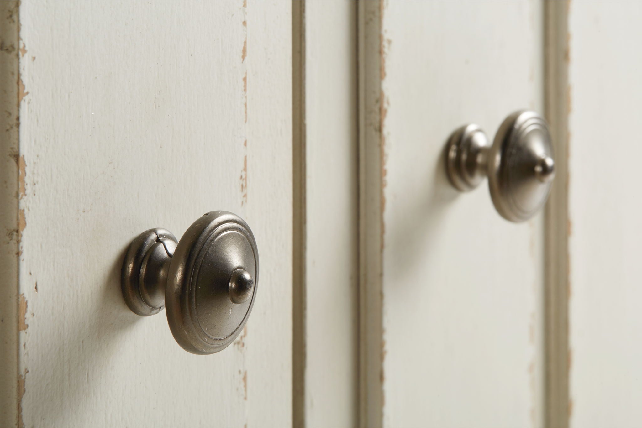 Roranville - Accent Cabinet - Antique White