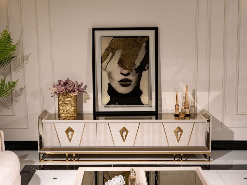 Carmela - Media Cabinet