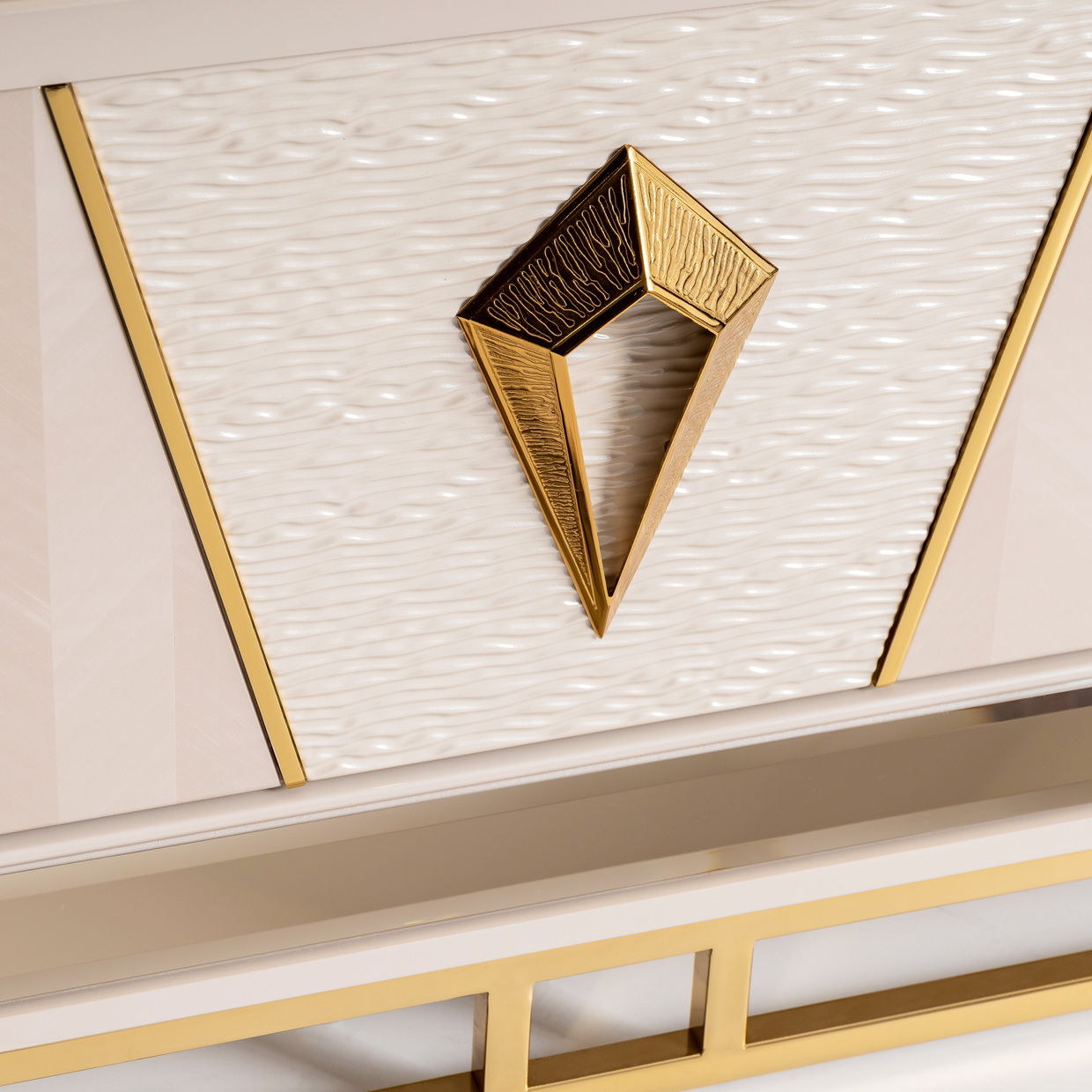 Carmela - Media Cabinet